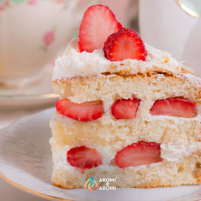 Torta con Panna e Fragole Fresche